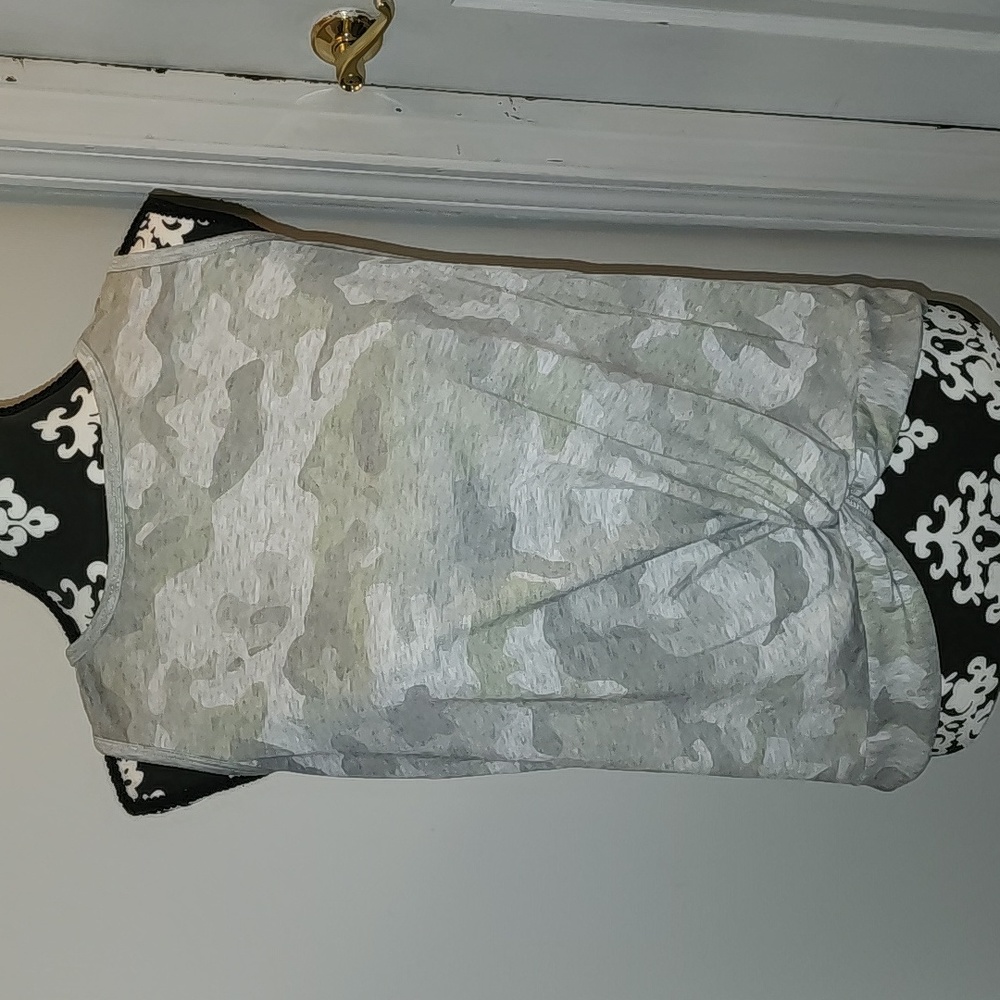 Soft camo sleeveless top / tank
